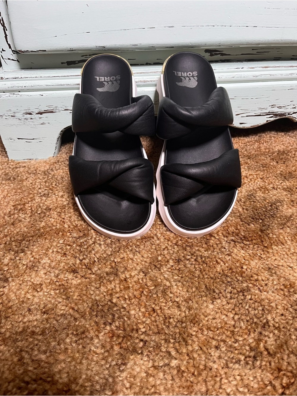 Sorel Black Padded VIIBE Slide Sandals with White Midsole. Women’s size 9.5